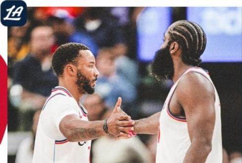 开云体育登录入口-【现场】判罚不一引争议 快艇主场拿下“肮脏胜利”