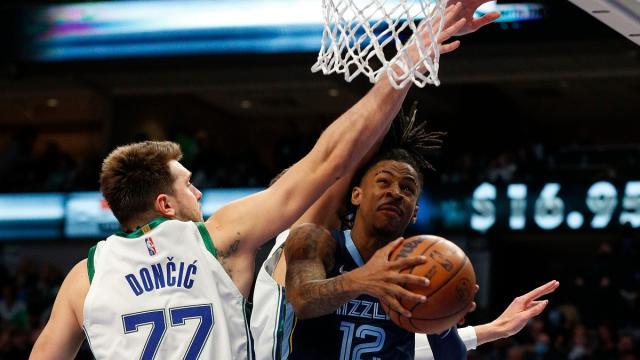 开云体育登录入口-东契奇莫兰特年少成名 控卫晚熟趋势已成历史？